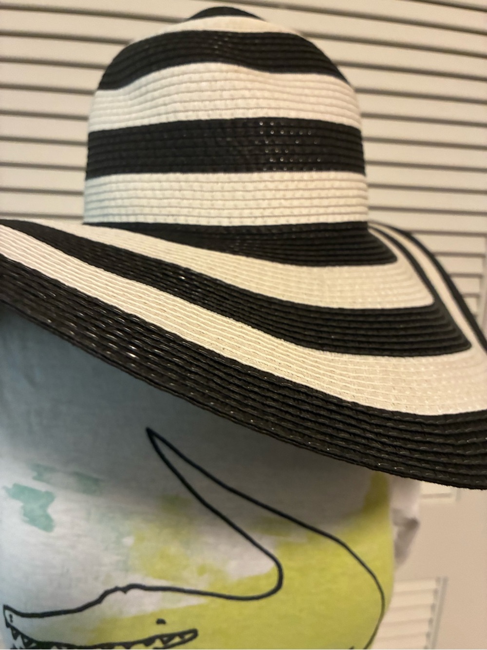 Striped Wide-Brim Sun Hat - Black & White